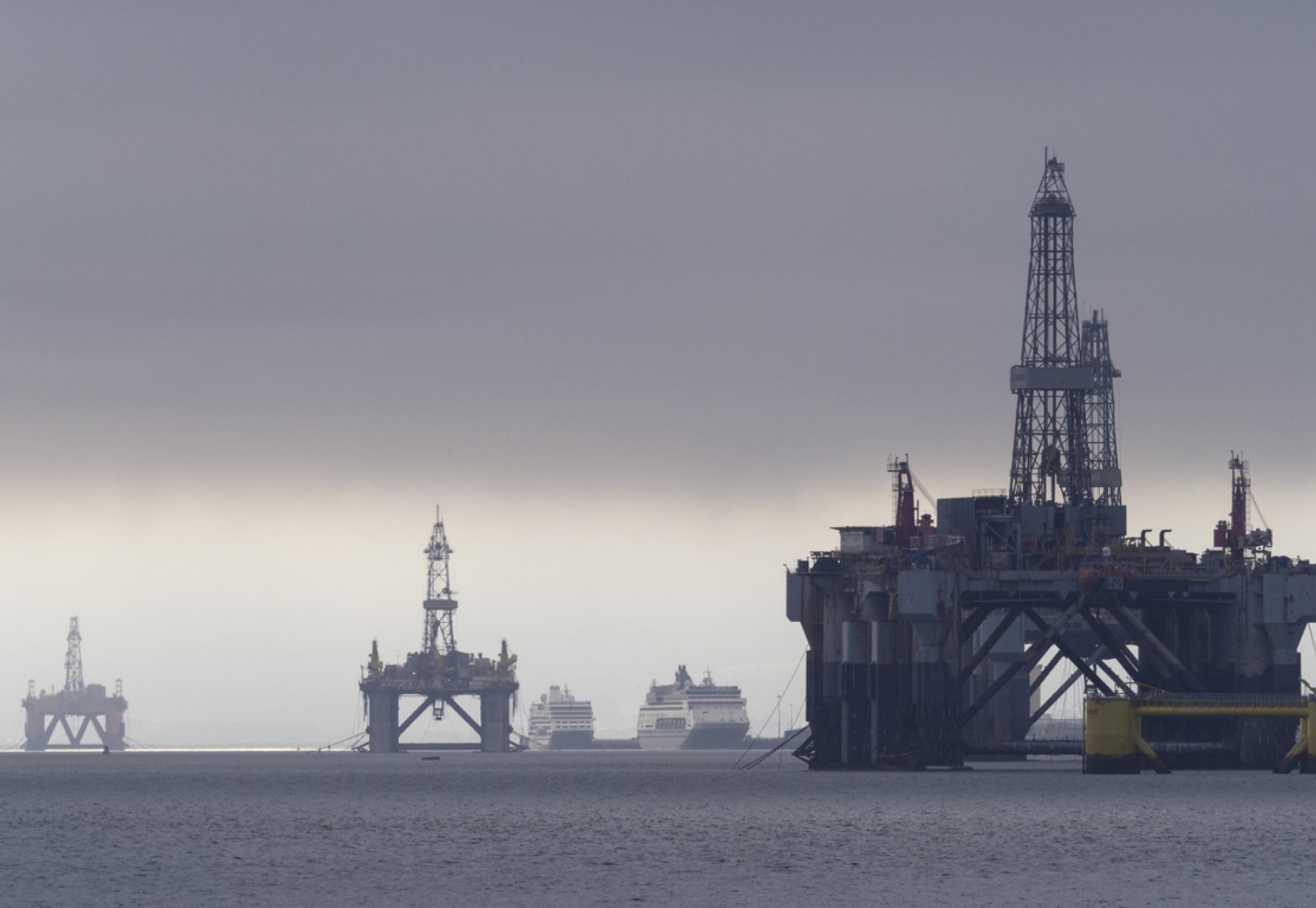 Image of oil rigs in the North Sea