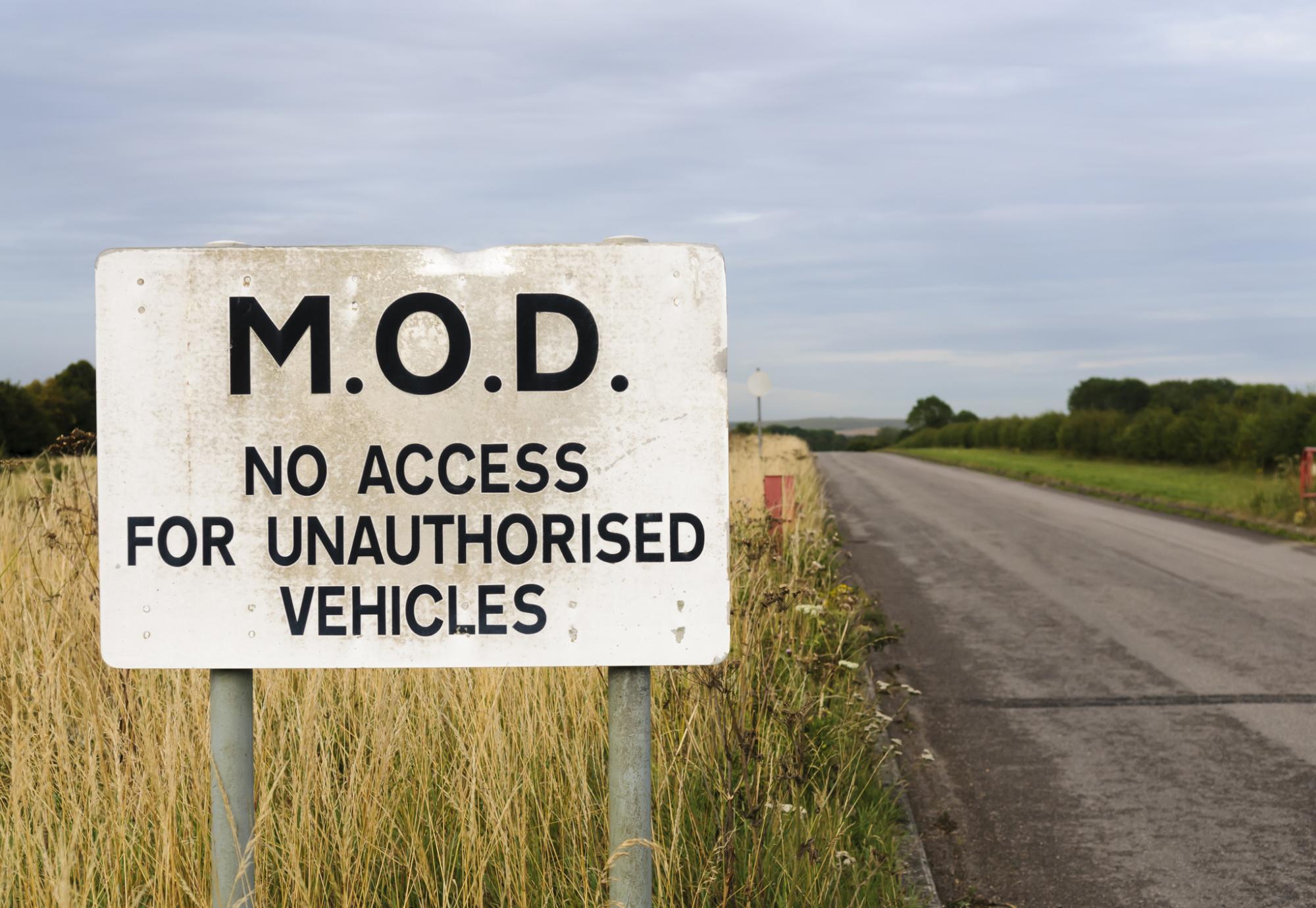 Sign warning public that a road belongs to the MOD and is private.