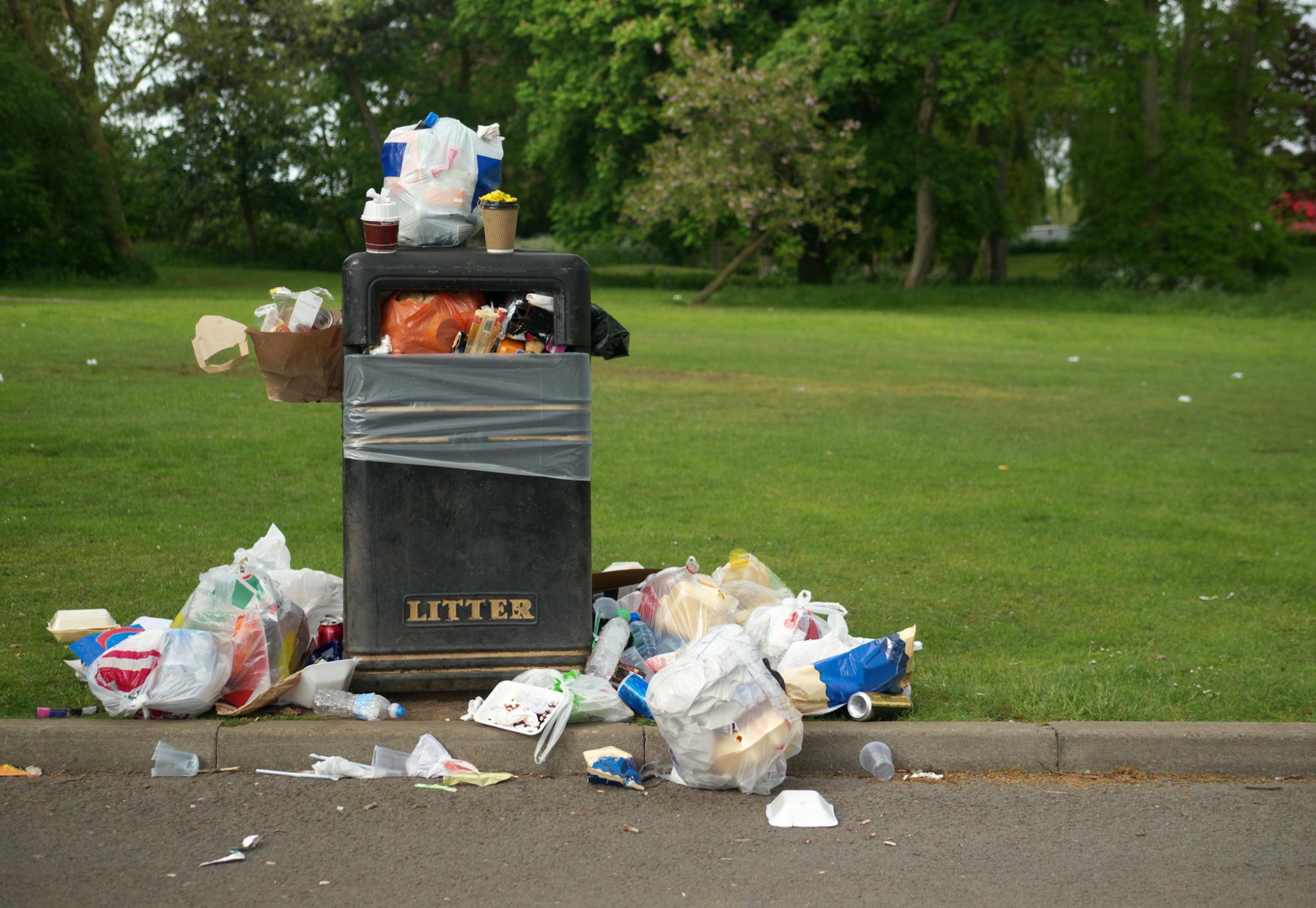 Overflowing litter bin