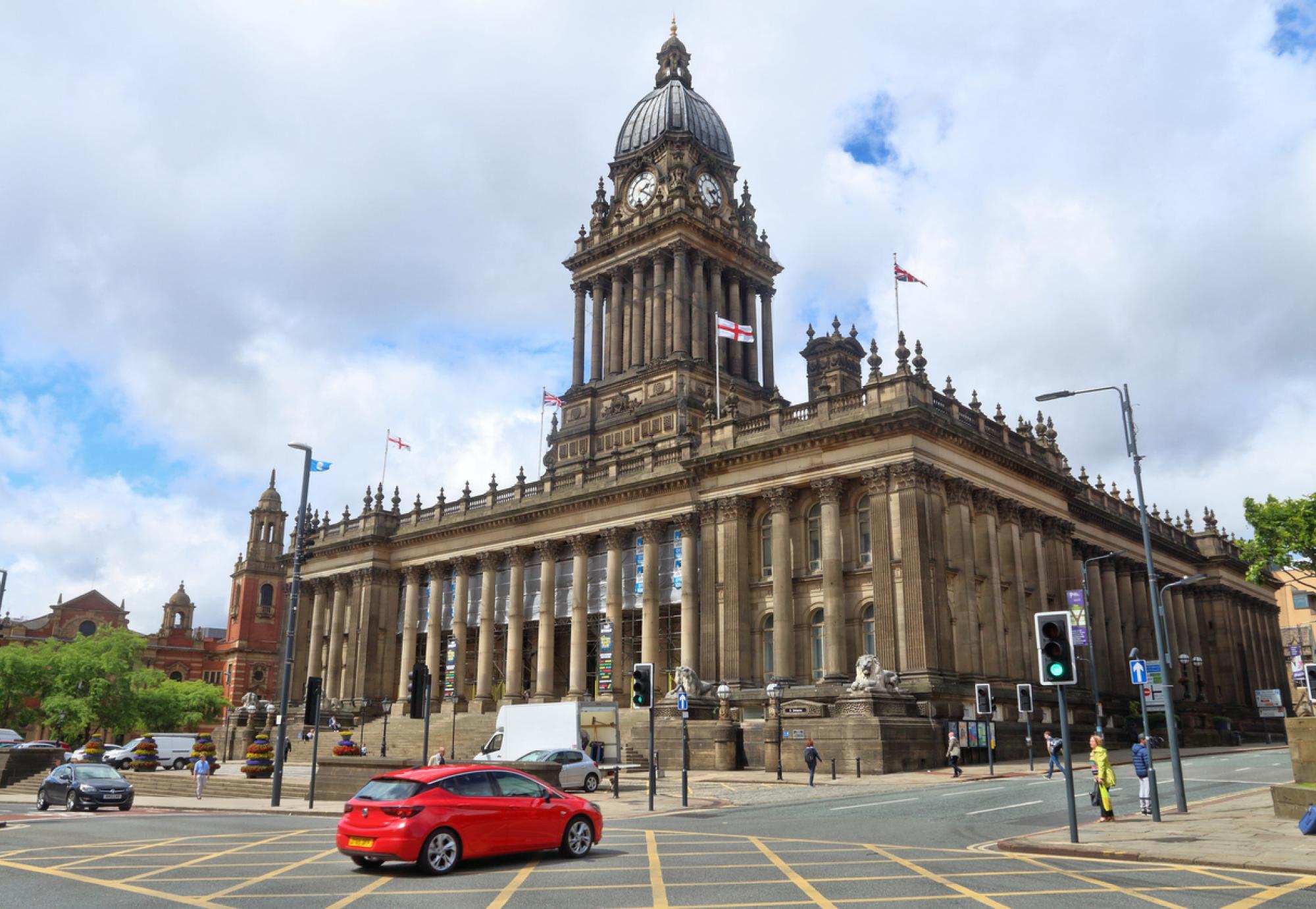 Leeds city hall in the daylight