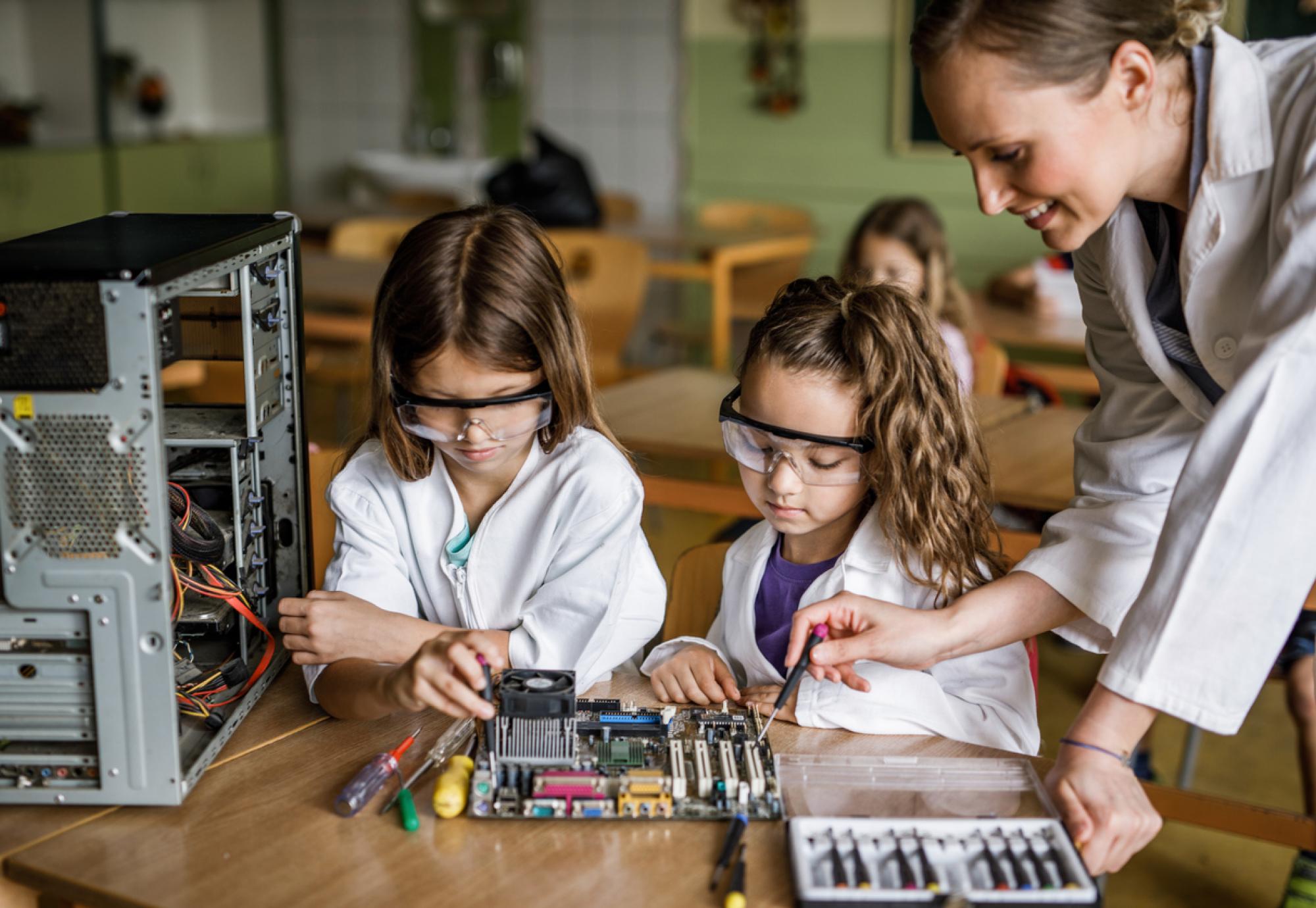 Kids in science class