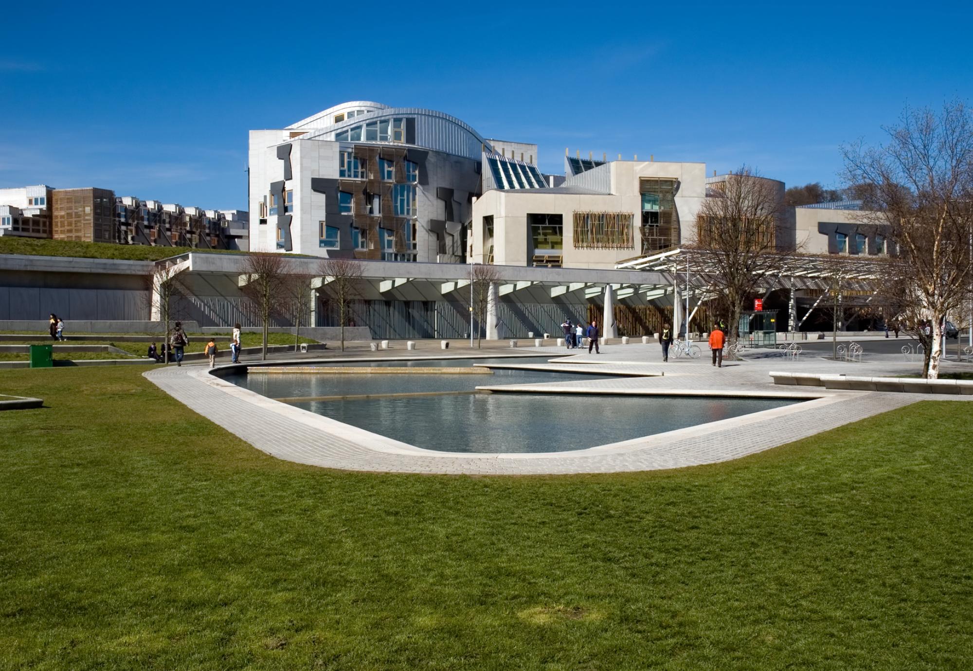 Far range photo of Scottish Parliament building on sunny day