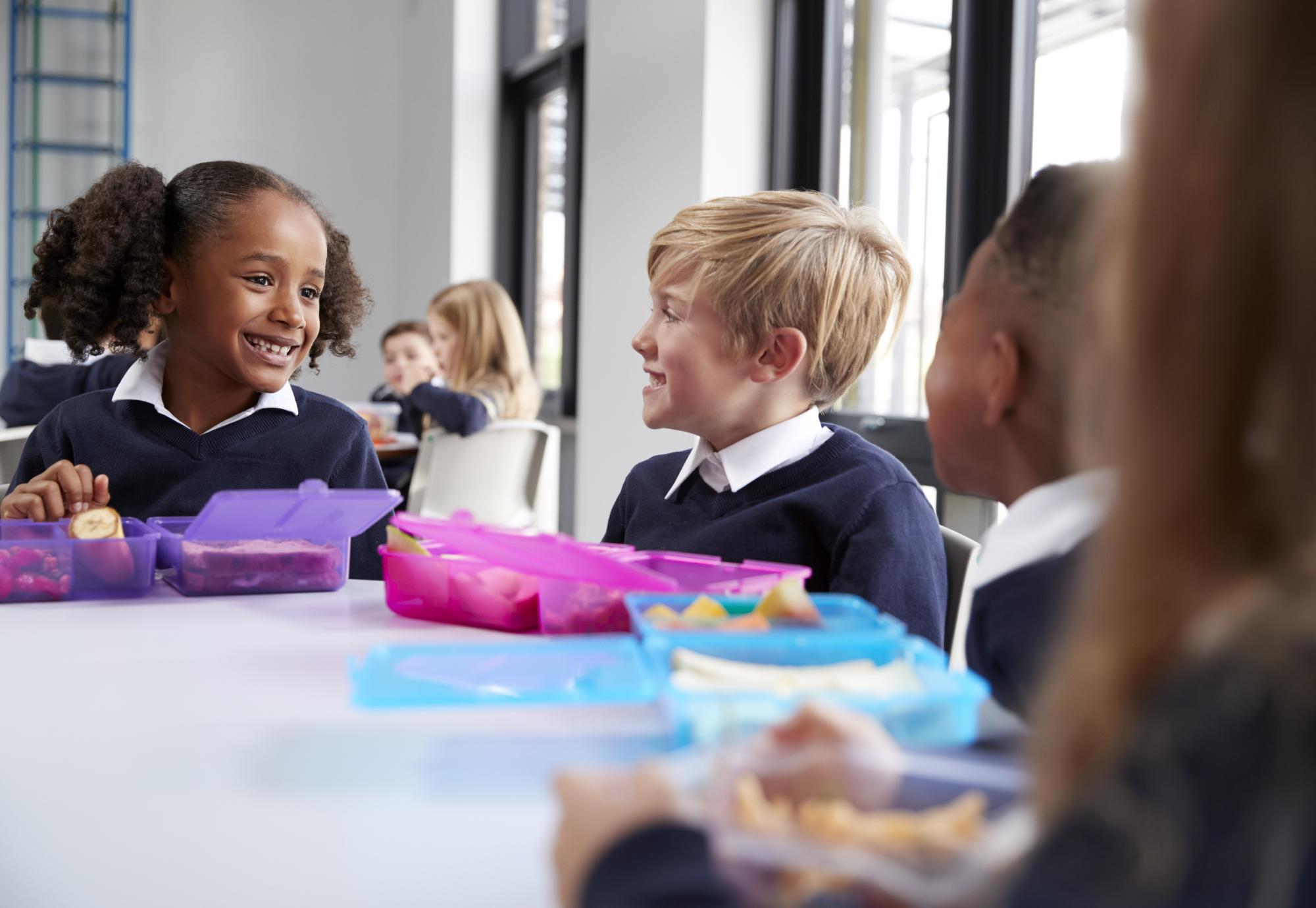 Primary school children eating breakfast