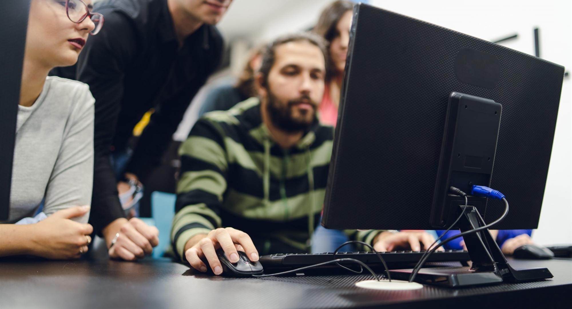 Students learning on the computer 