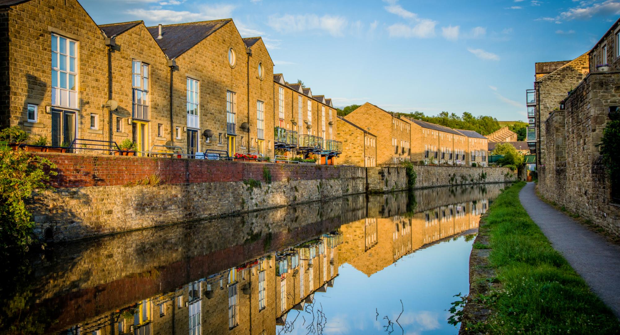 View of the Leeds-Liverpool canal running through Skipton, North Yorkshire