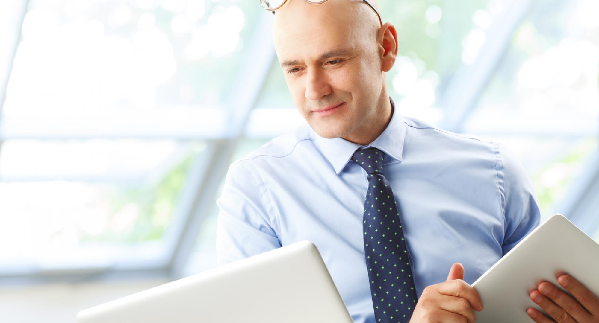 A CIO studying a computer