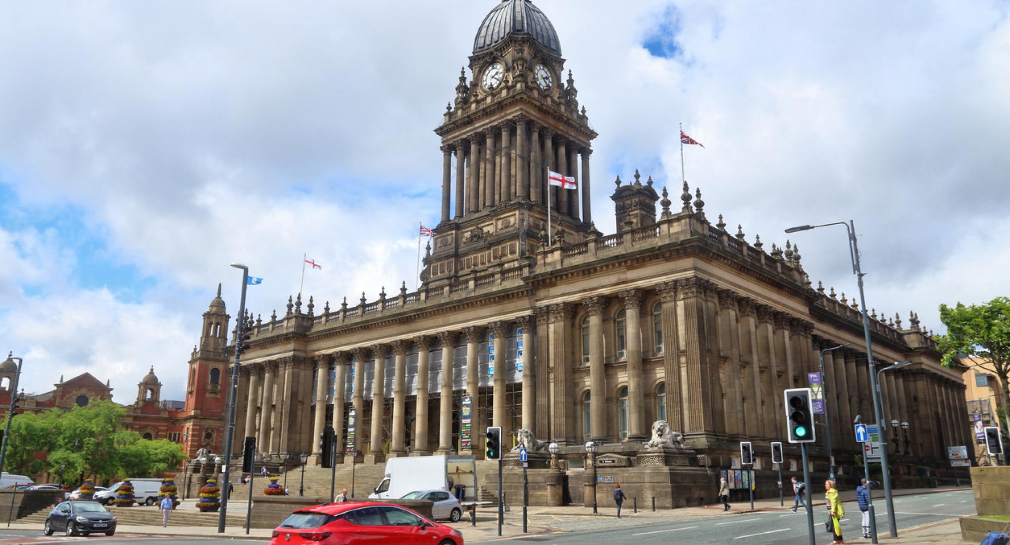 Leeds city hall in the daylight