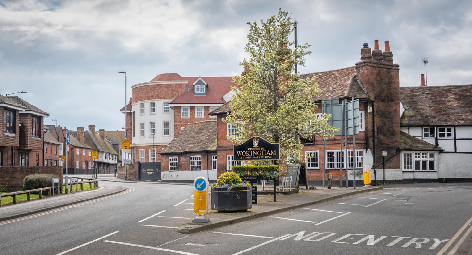 Streets with a sign welcoming people to the town of Wokingham