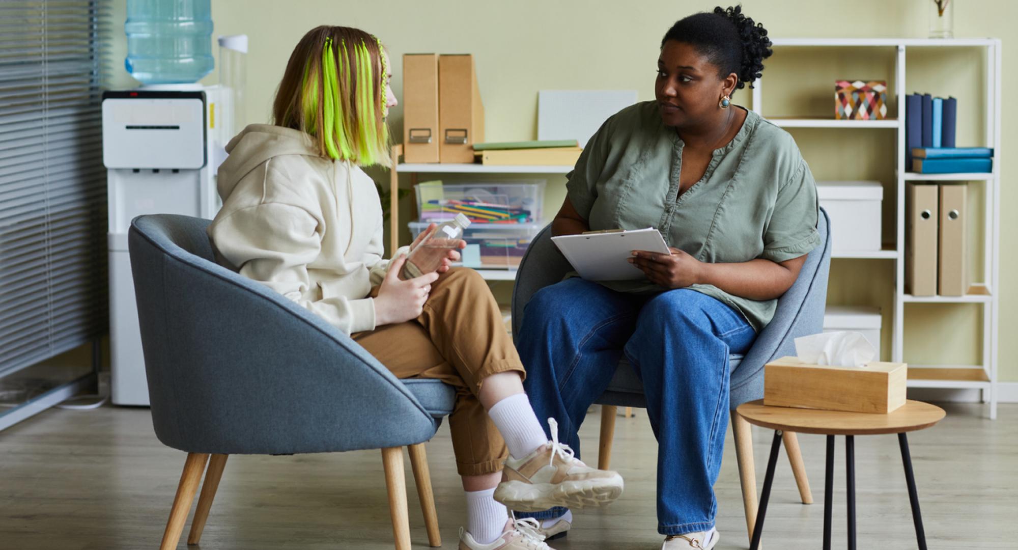 Social worker chatting to teenage girl