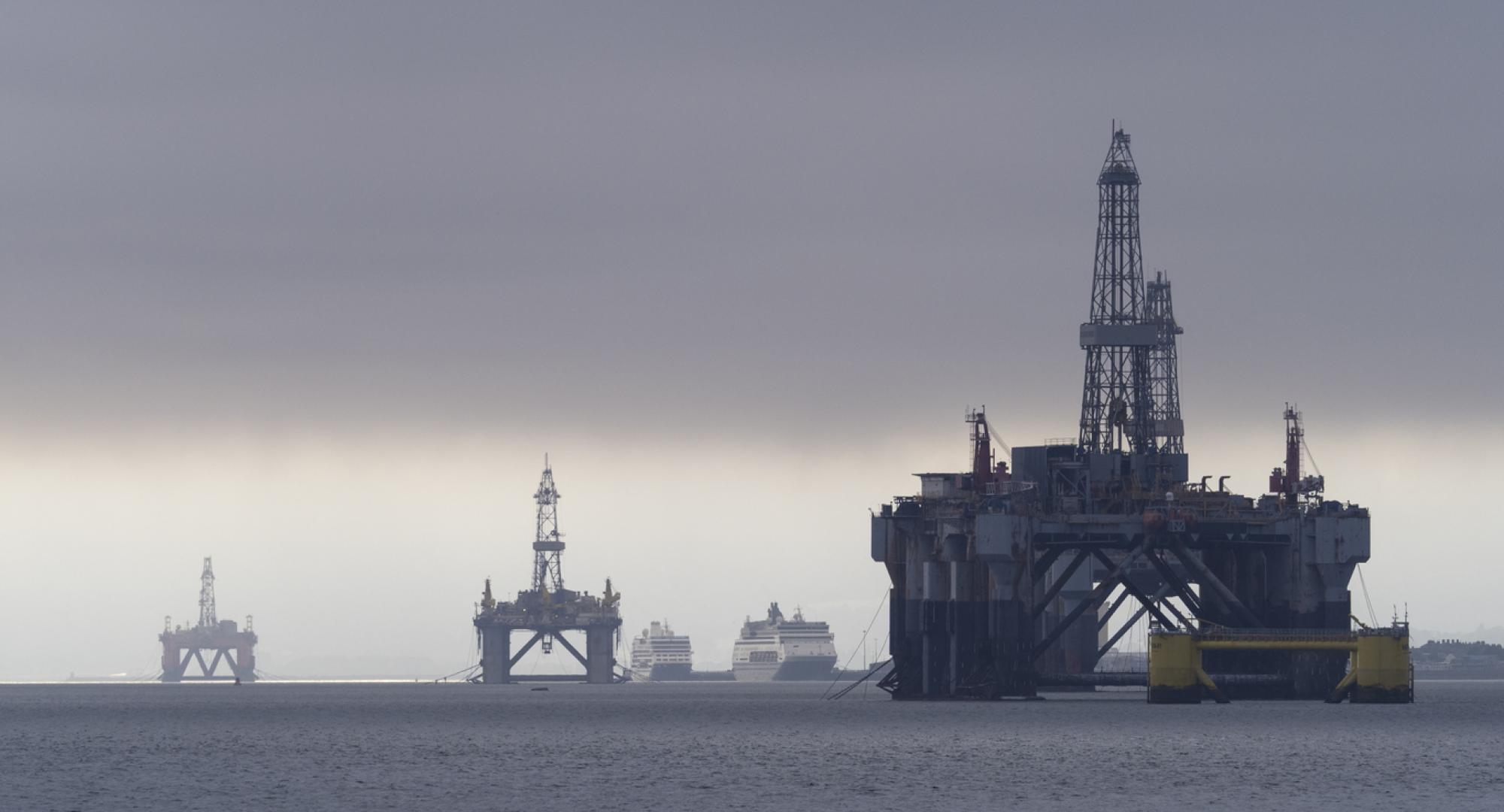 Image of oil rigs in the North Sea