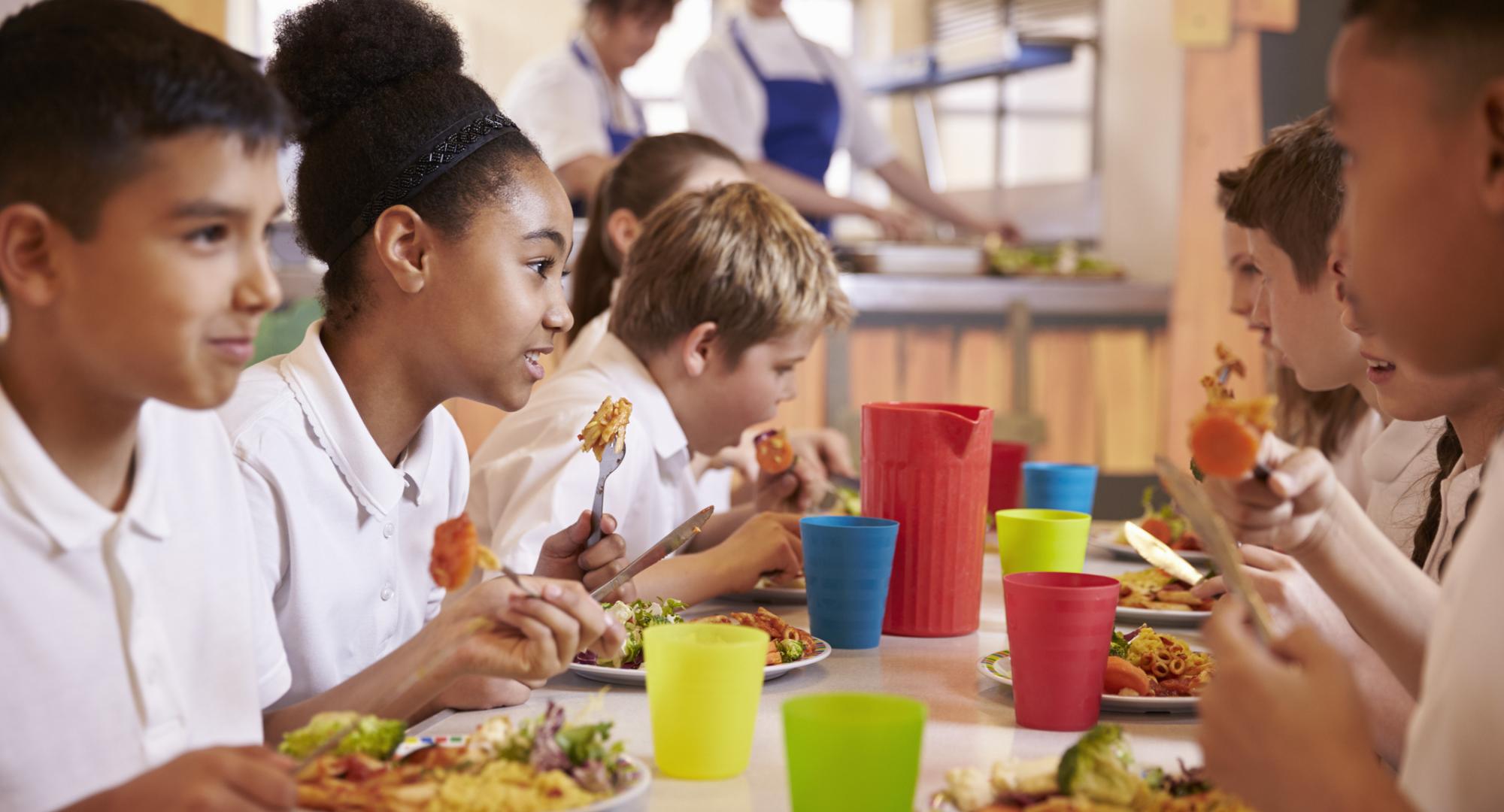 Primary school children eating lunch