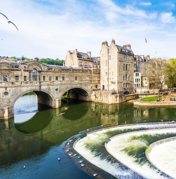 Pulteney bridge in Bath, UK