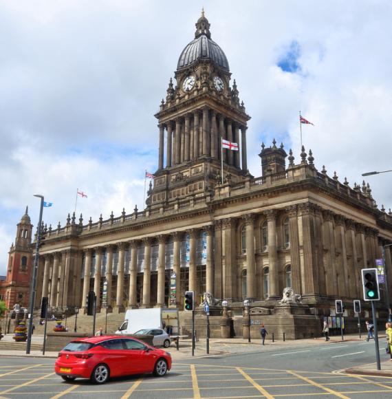 Leeds city hall in the daylight