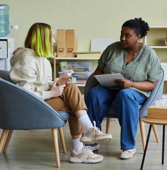 Social worker chatting to teenage girl