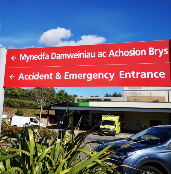 Accident and emergency sign in Wales