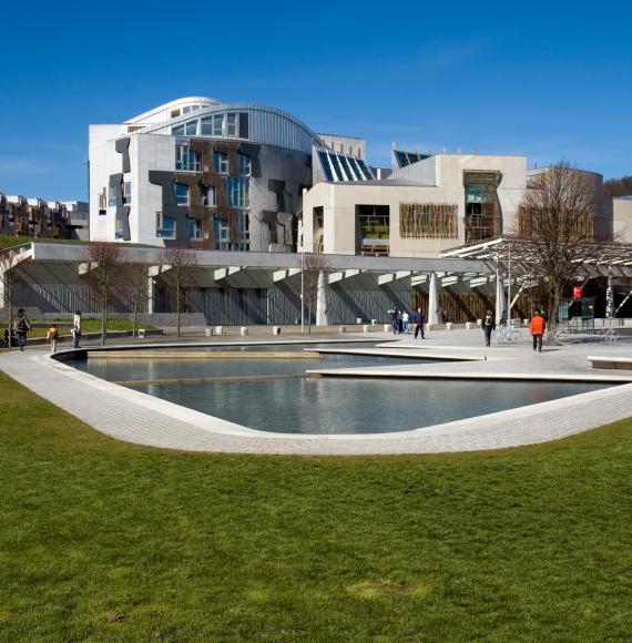 Far range photo of Scottish Parliament building on sunny day
