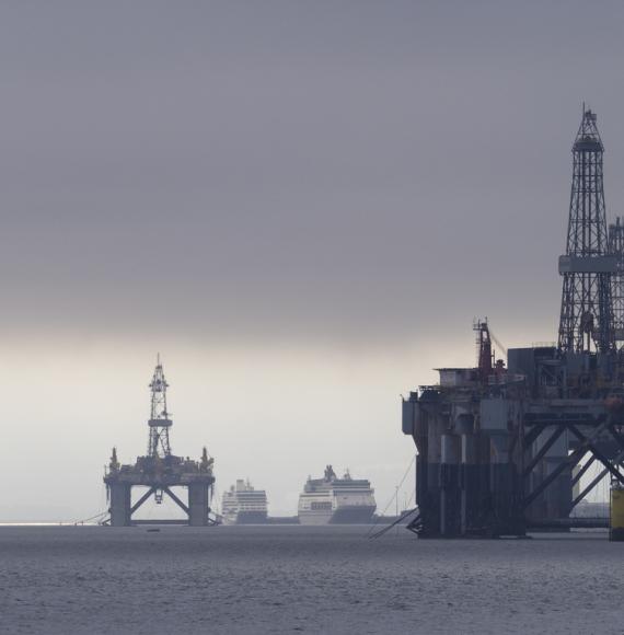 Image of oil rigs in the North Sea