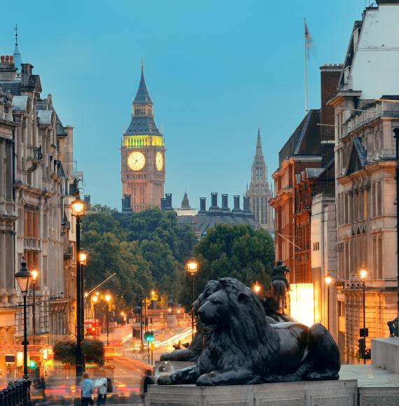 London's Trafalgar Square at night